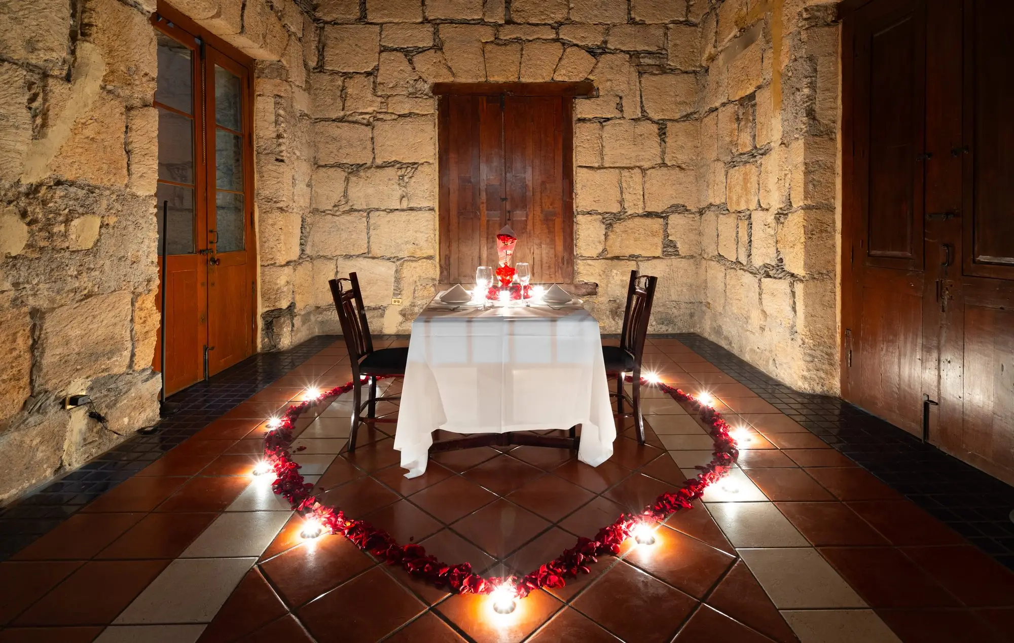 The romantic setup in Salón del Jefe, with the century-old stone behind