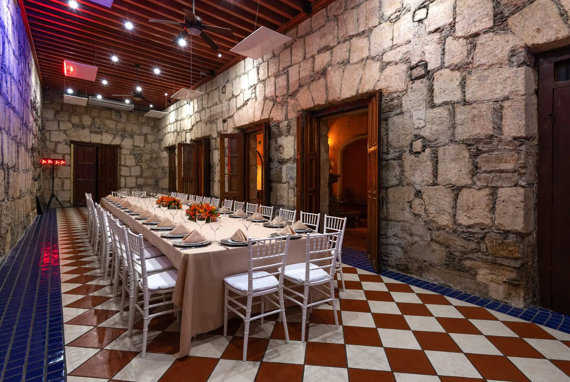 An imperial table set in Salón Romancera, on the checkerboard floor